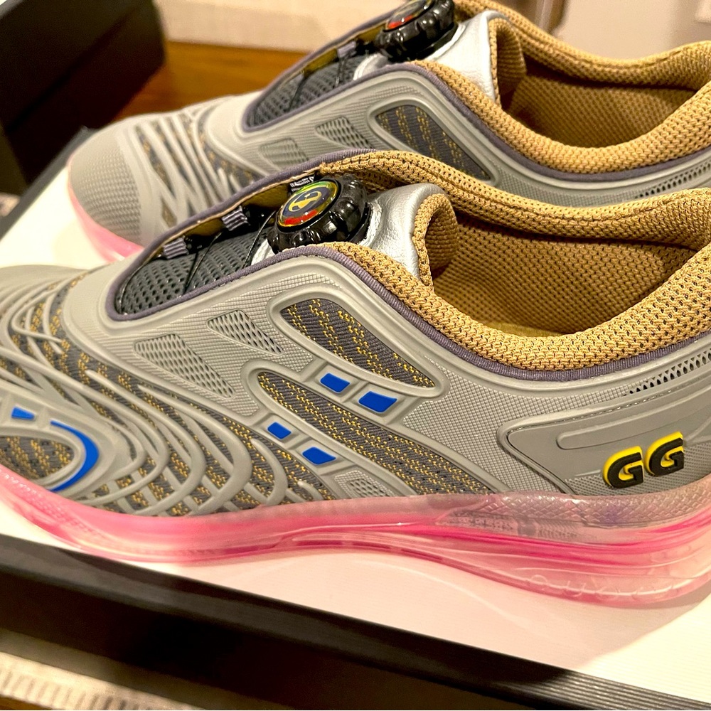 Men GUCCI Ultrapace R Sneakers Gray & Pink Gucci size 7. US Size 8
